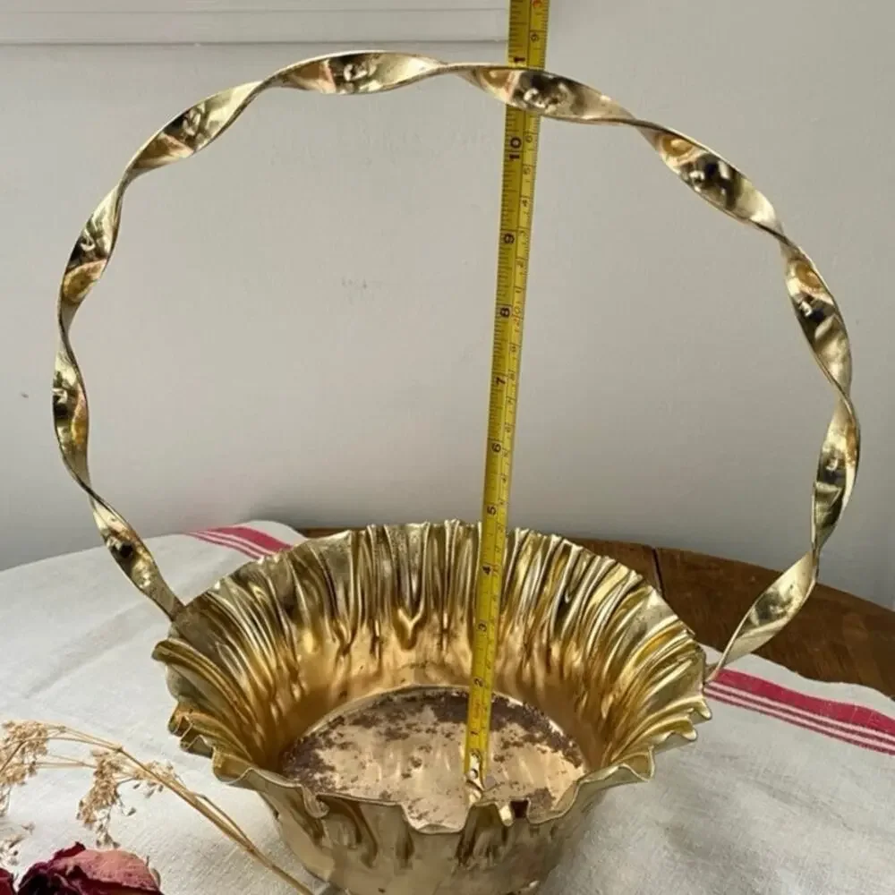 Vintage 1970s Metal Gold Basket‎